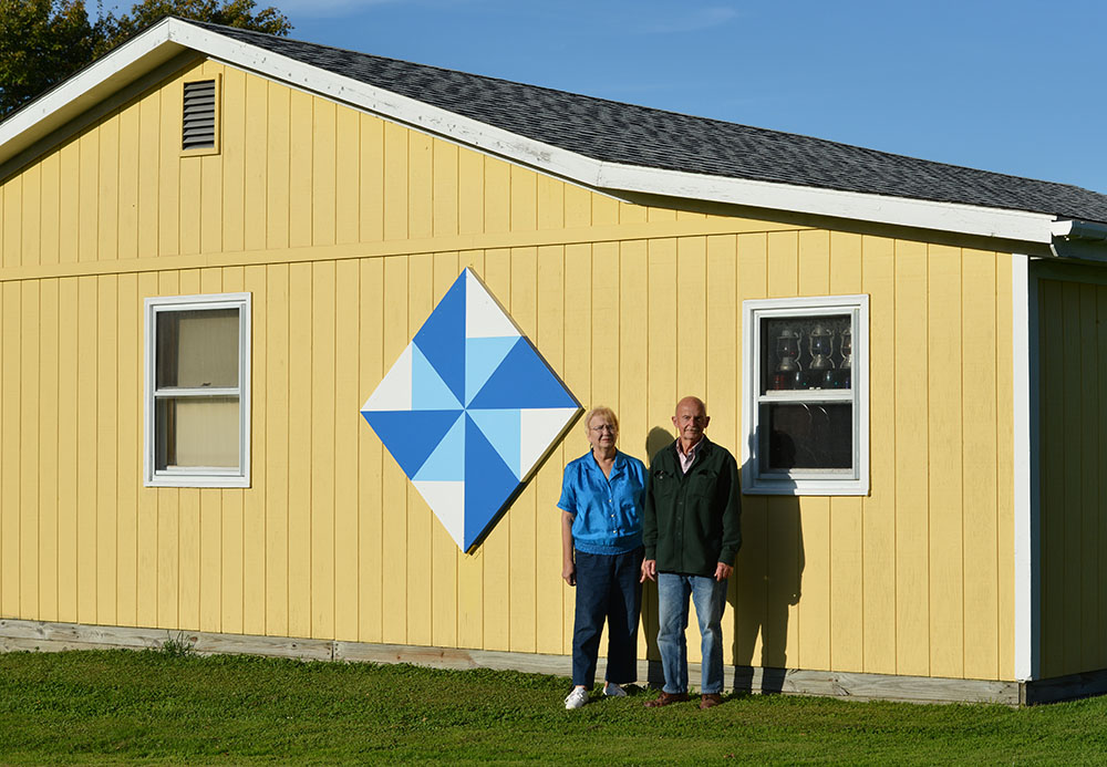 John and Tina Carpenter with their Double Windmill quilt.