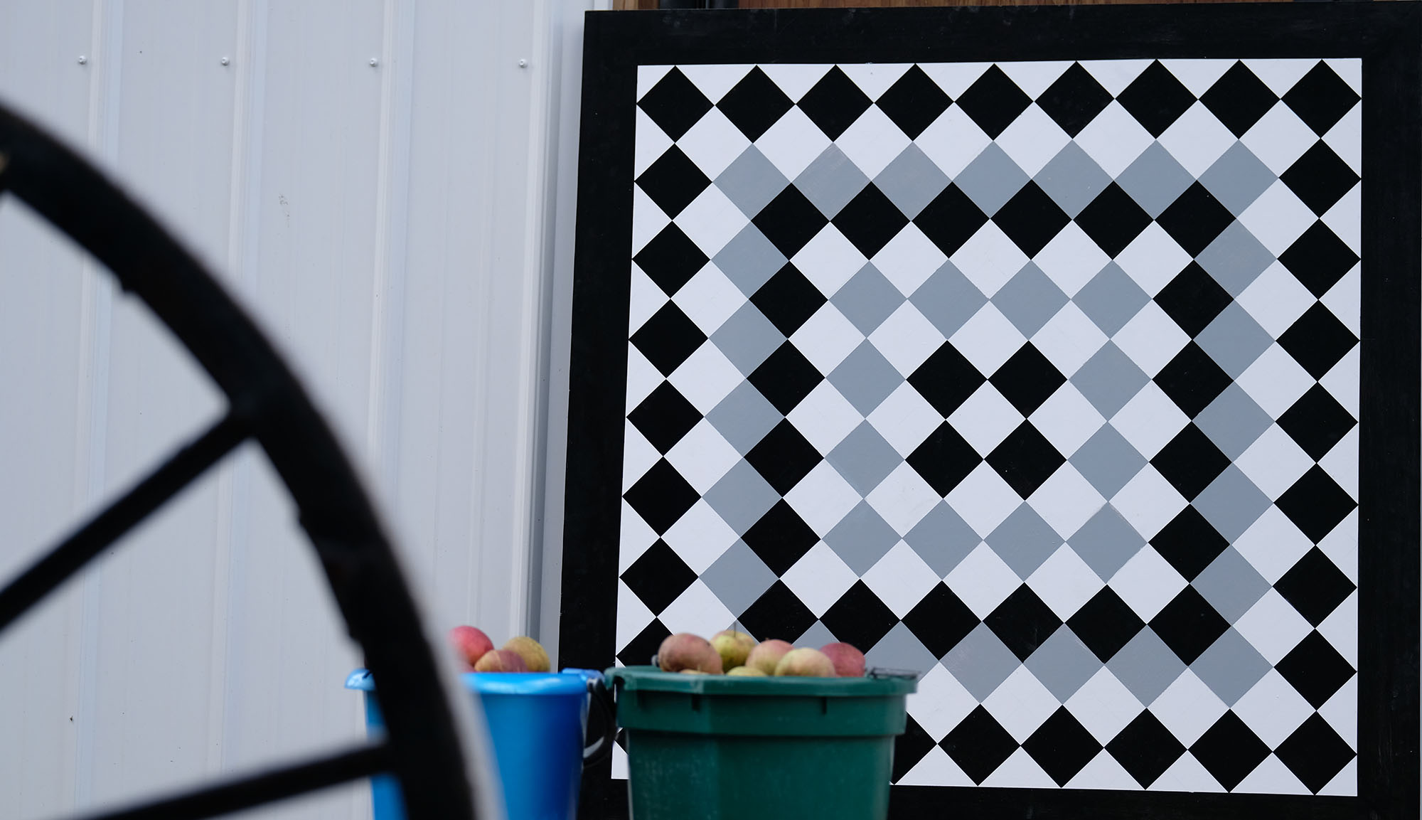 Diamond barn quilt